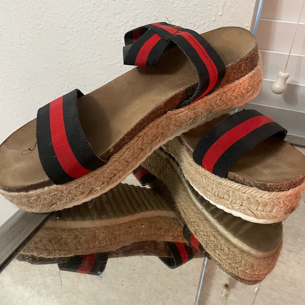 Express wedges. Red and navy blue